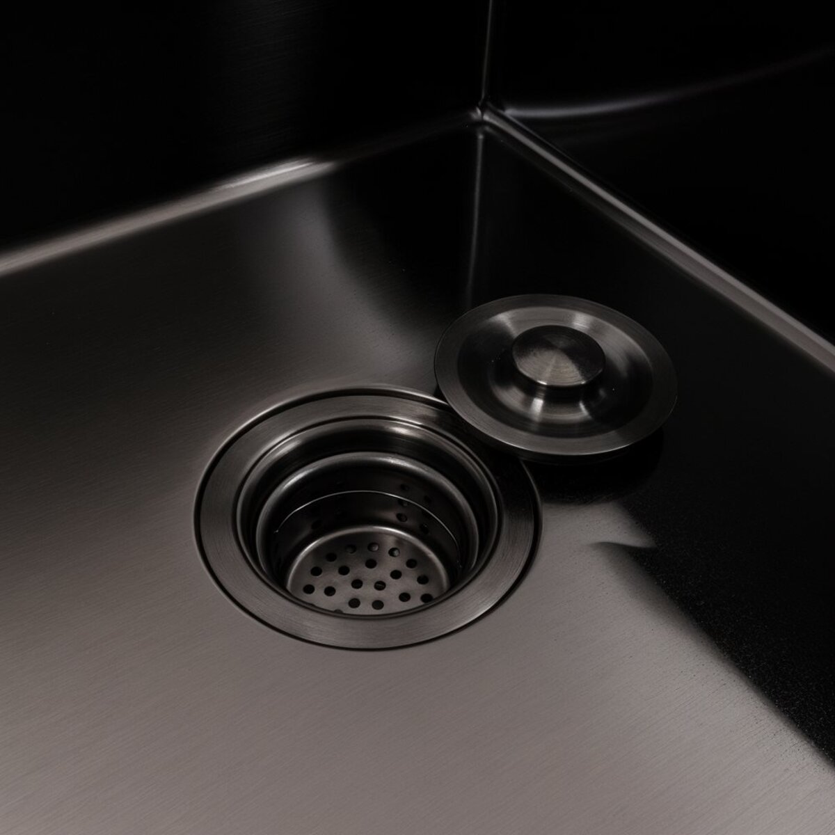 Кухонна мийка CM 65*50 R PVD чорна VALESO Handmade 3.0/1.0 2